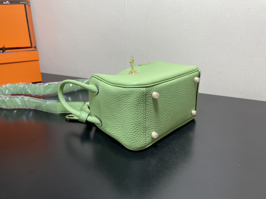 [TOP] HERMES Mini Lindy Taurillon Clemence Leather 19 CM - Vert Criquet & GHW/SHW