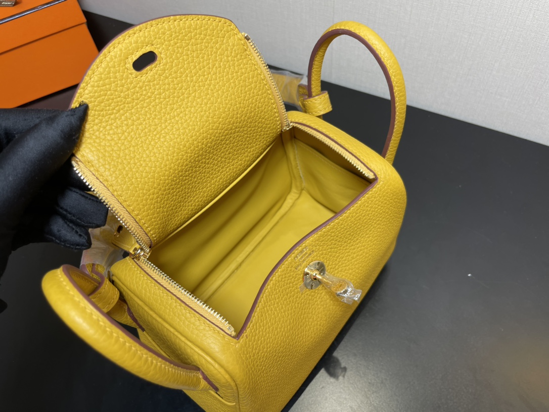 [TOP] HERMES Mini Lindy Taurillon Clemence Leather 19 CM - BiJaune Ambre & GHW/SHW