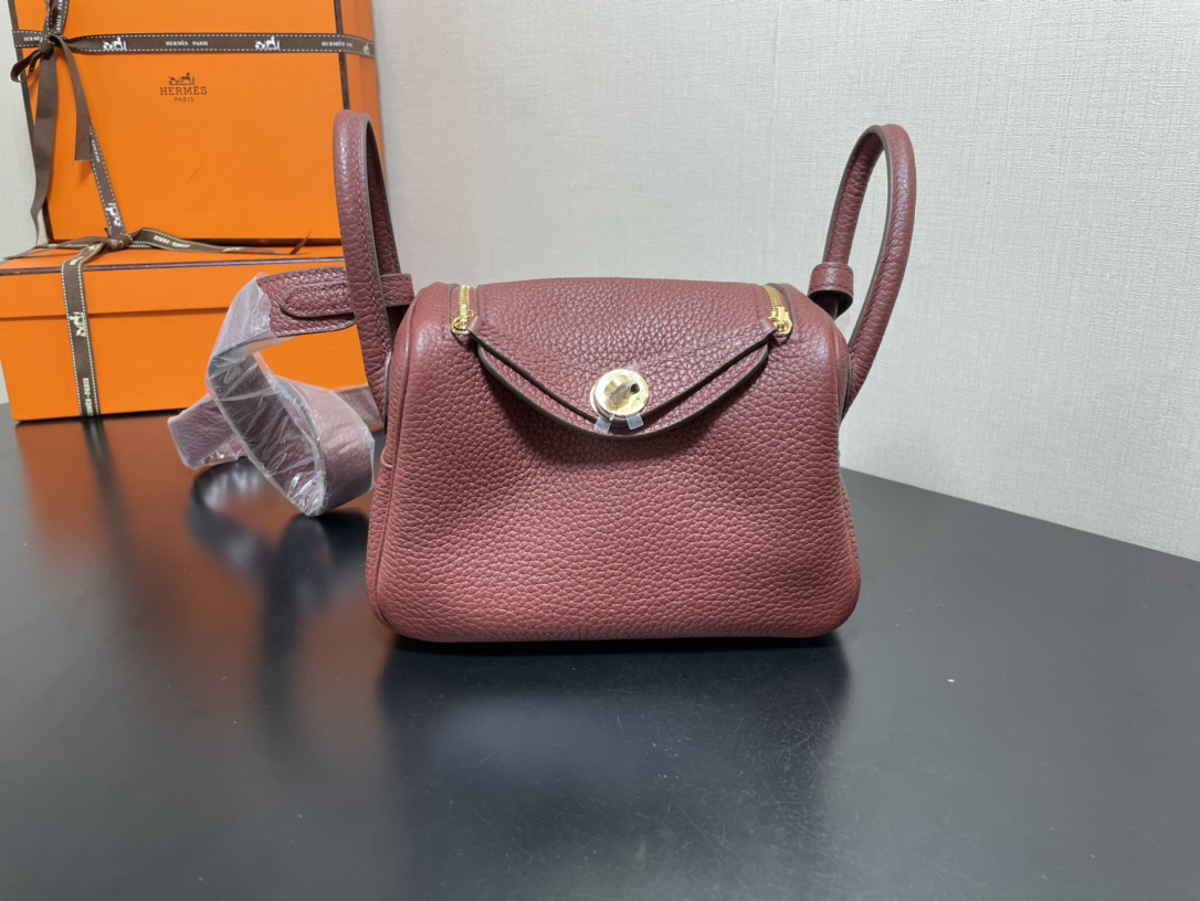 [TOP] HERMES Mini Lindy Taurillon Clemence Leather 19 CM - Bourgogne & GHW/SHW