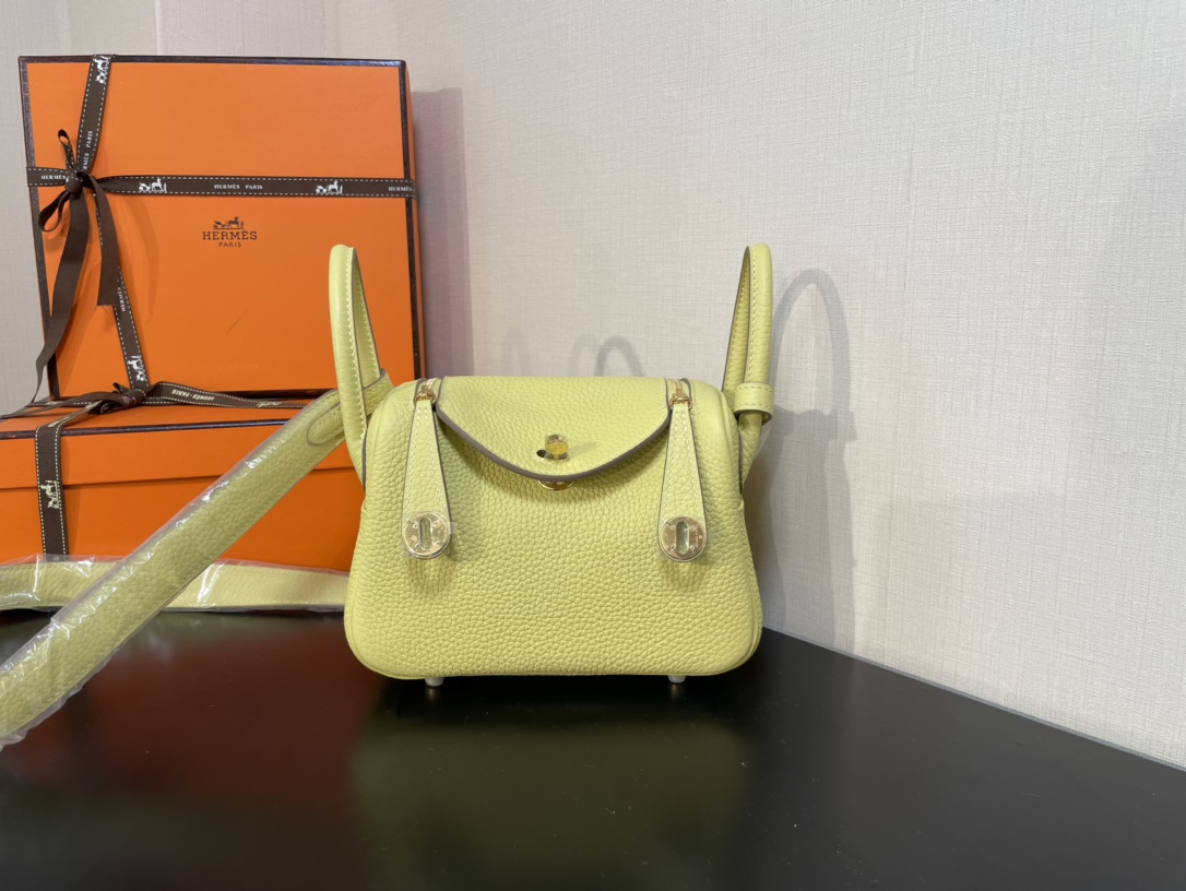 [TOP] HERMES Mini Lindy Taurillon Clemence Leather 19 CM - Jaune Poussin & GHW/SHW