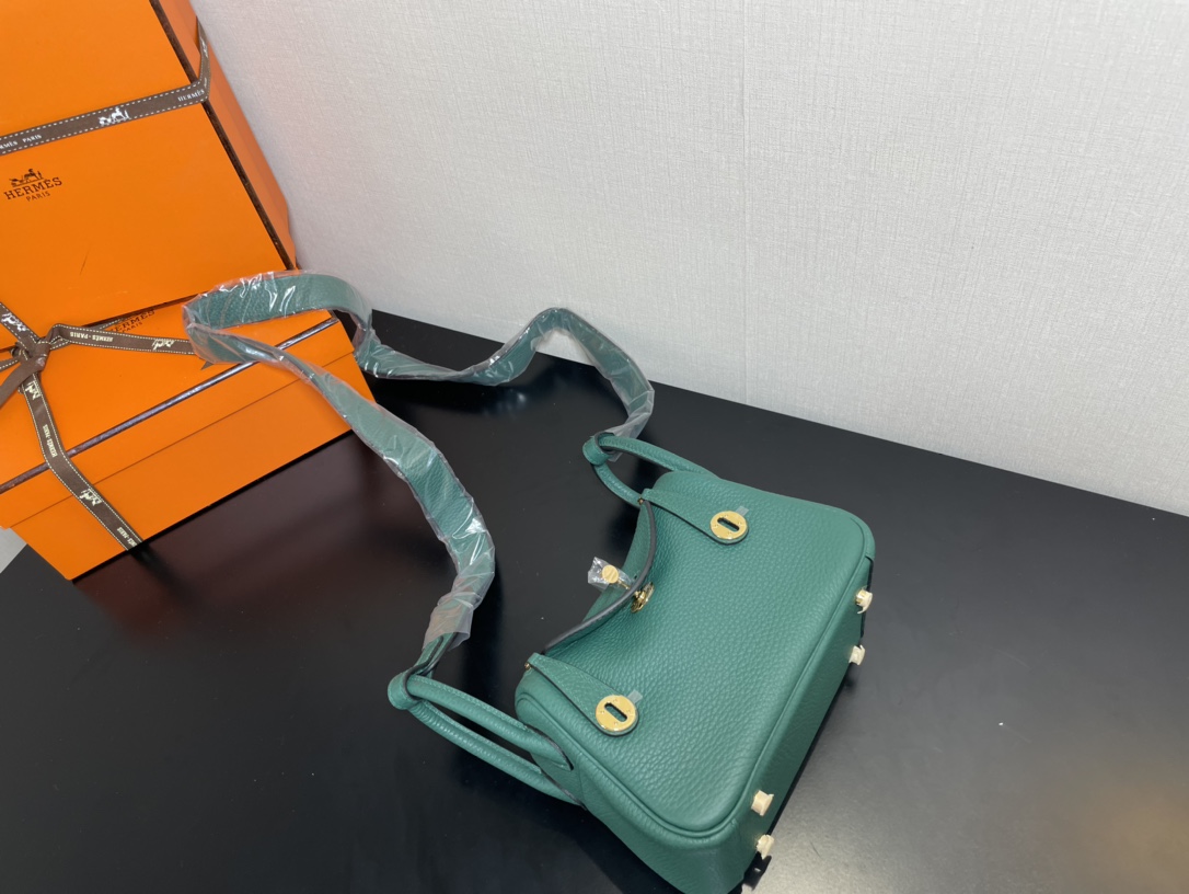 [TOP] HERMES Mini Lindy Taurillon Clemence Leather 19 CM - Malachite & GHW/SHW