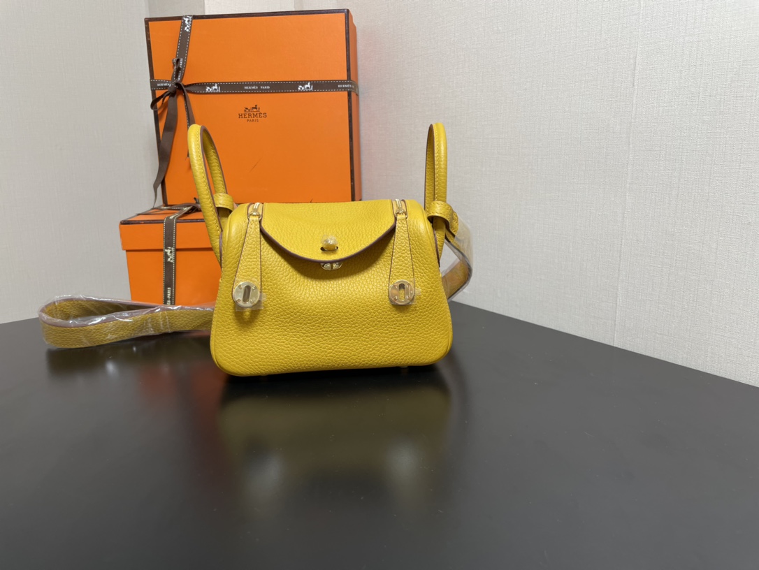 [TOP] HERMES Mini Lindy Taurillon Clemence Leather 19 CM - BiJaune Ambre & GHW/SHW