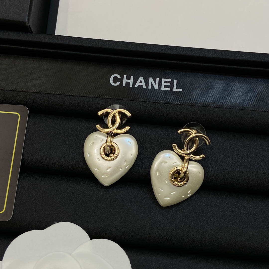 [TOP] CHANEL Heart Earrings
