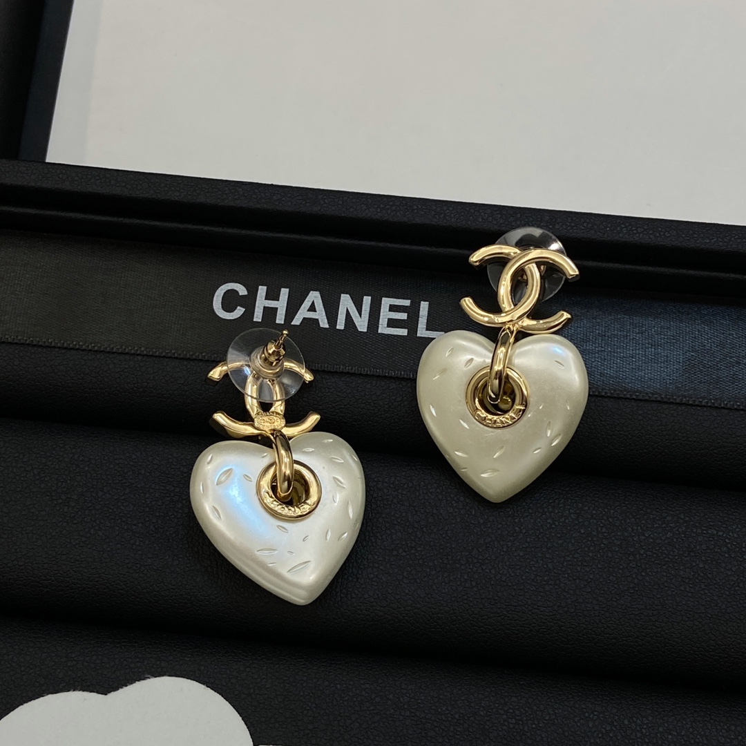 [TOP] CHANEL Heart Earrings