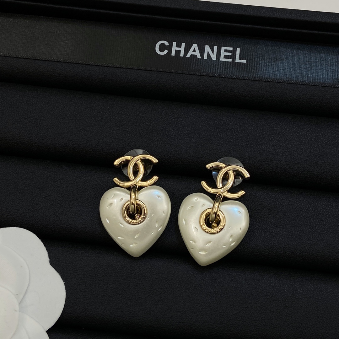 [TOP] CHANEL Heart Earrings