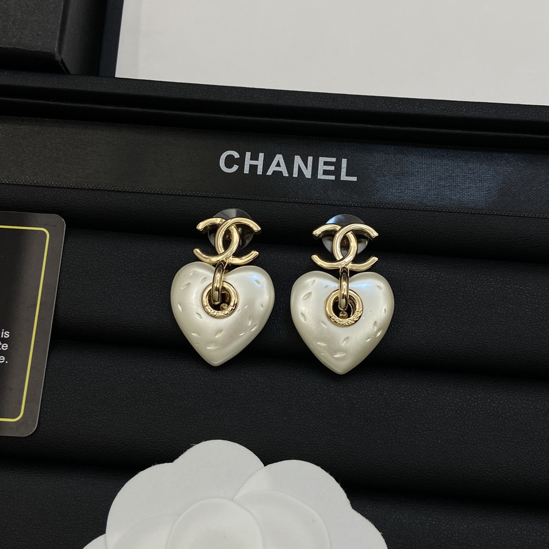 [TOP] CHANEL Heart Earrings