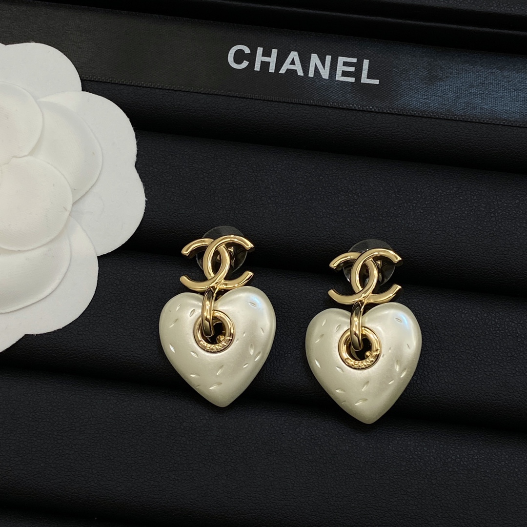 [TOP] CHANEL Heart Earrings