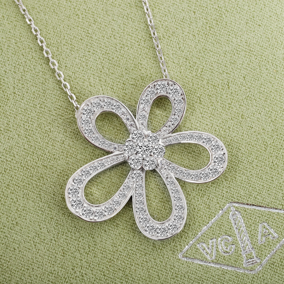 [TOP] Van Cleef & Arpels  Sweet Alhambra  Pendant Necklace