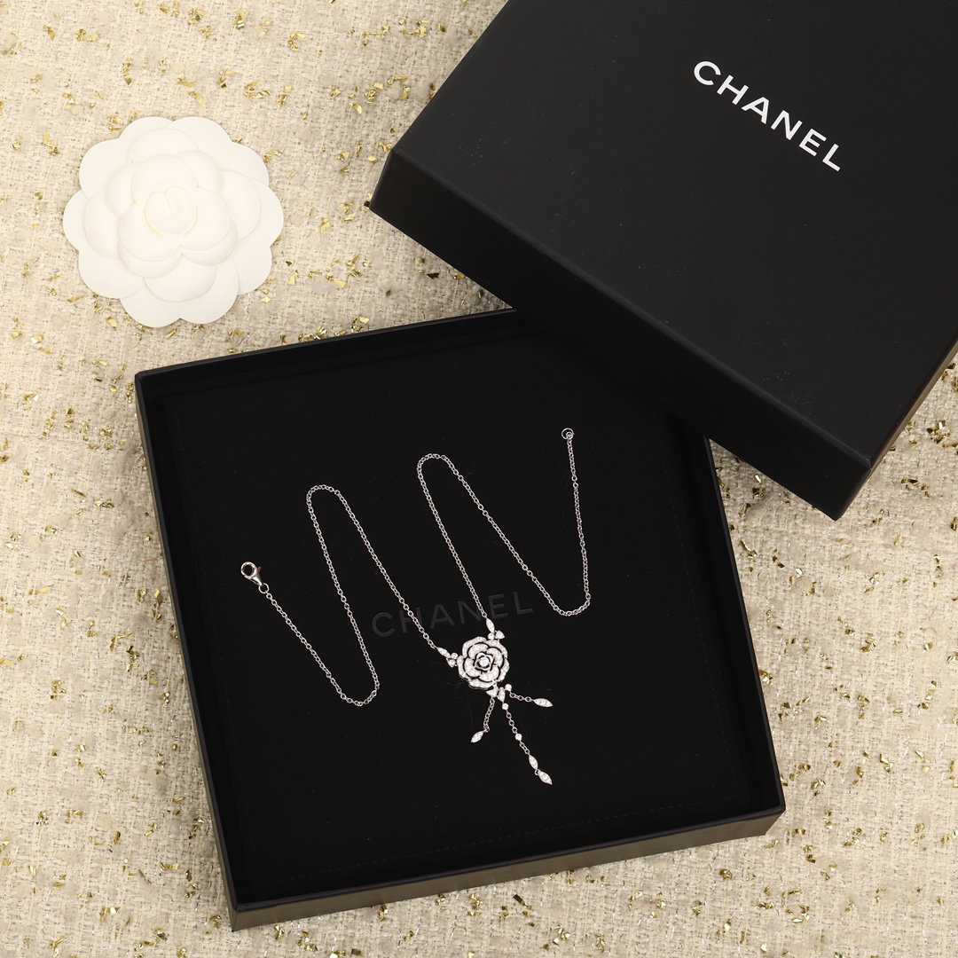 [TOP] CHANEL Camellia Necklace