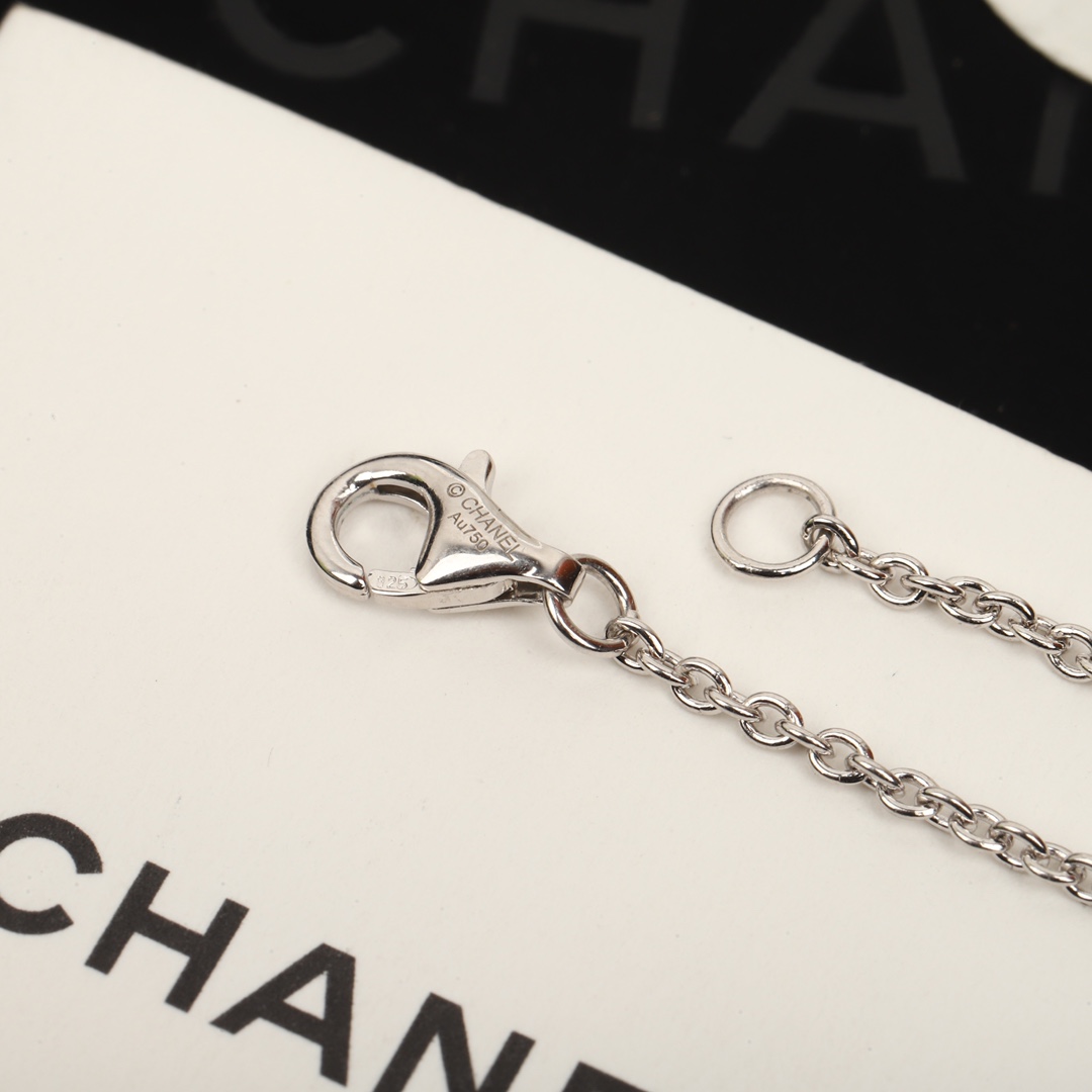 [TOP] CHANEL Camellia Necklace
