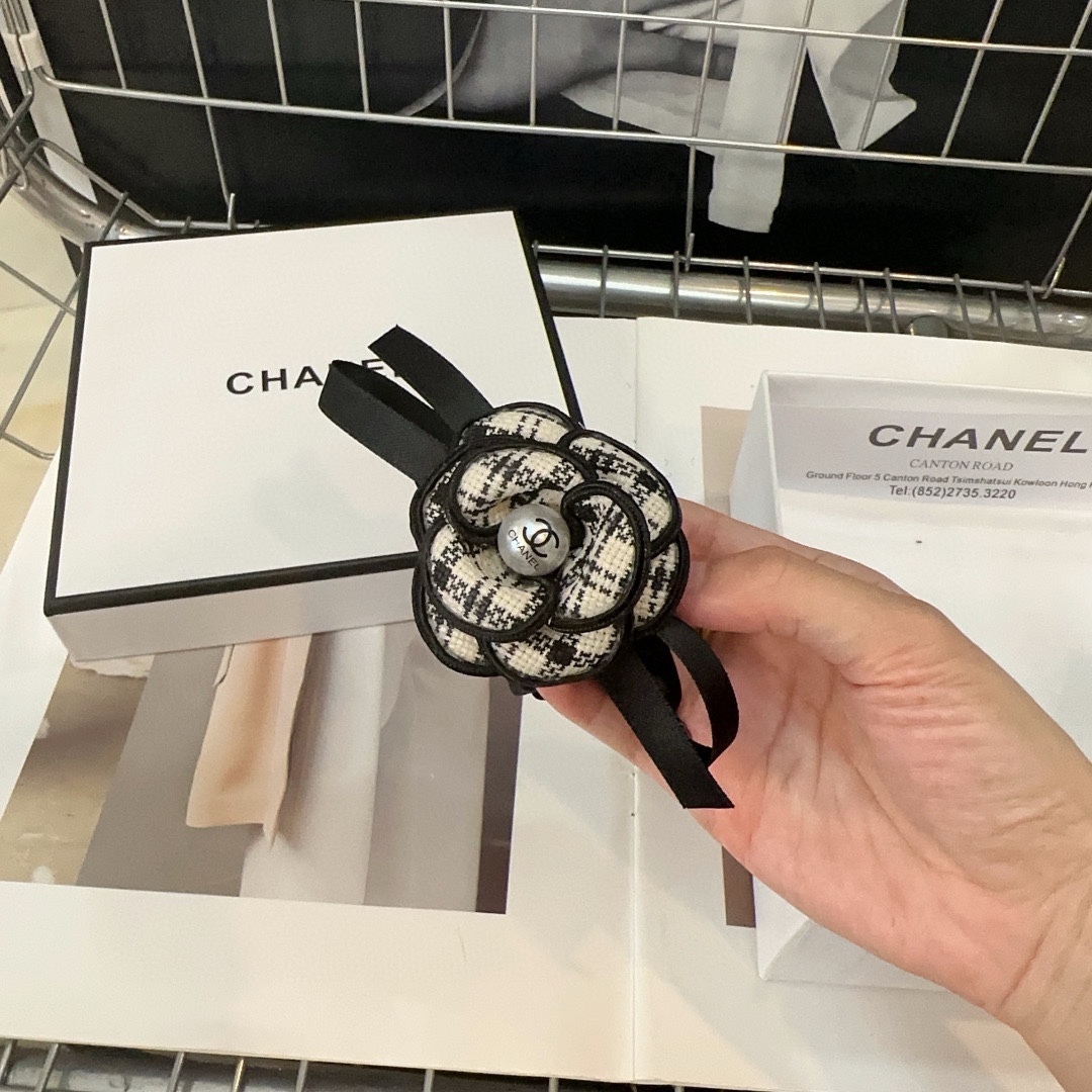 [TOP] CHANEL Camellia Flower Hair Loop - Black