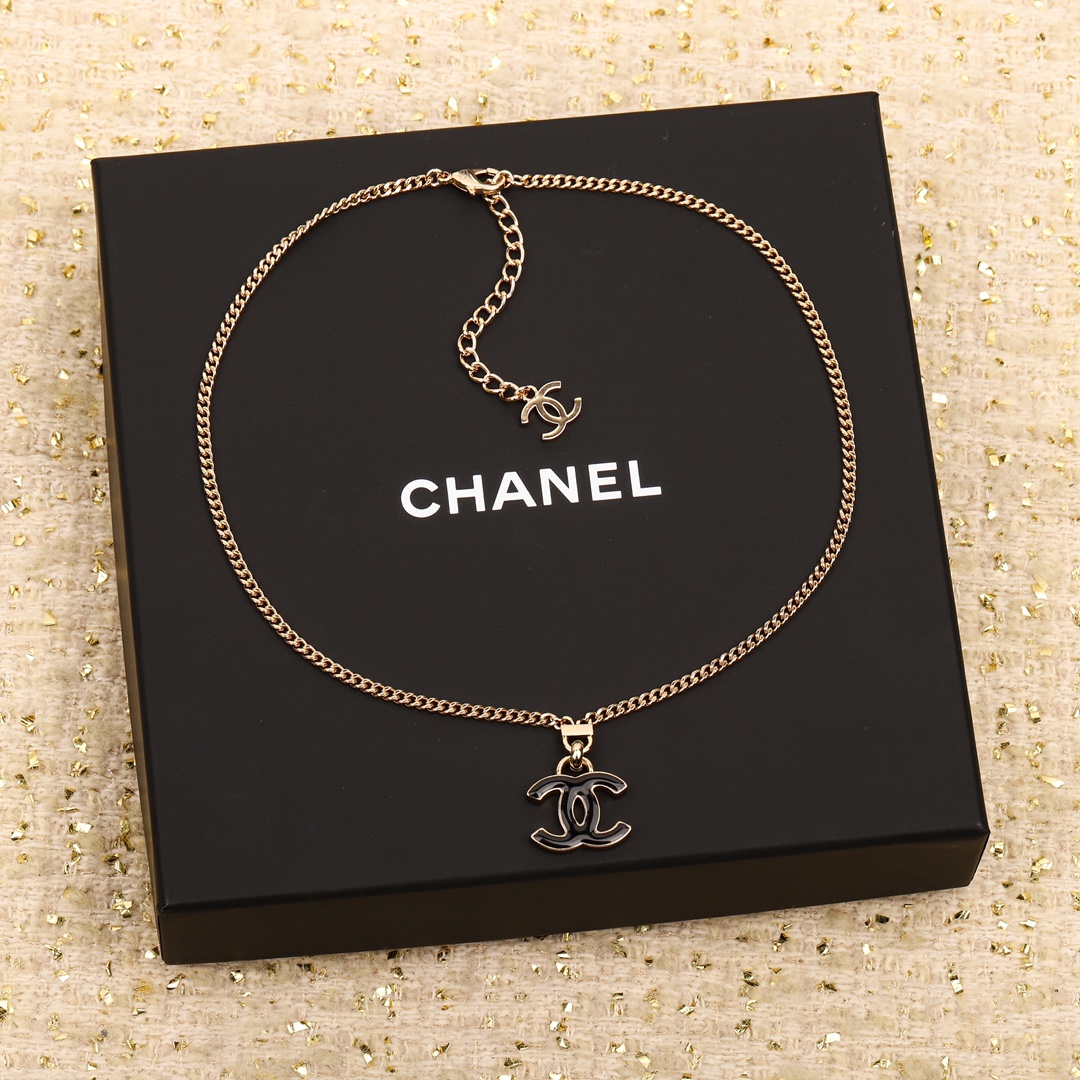 [TOP] CHANEL CC Enamel Necklace-Black