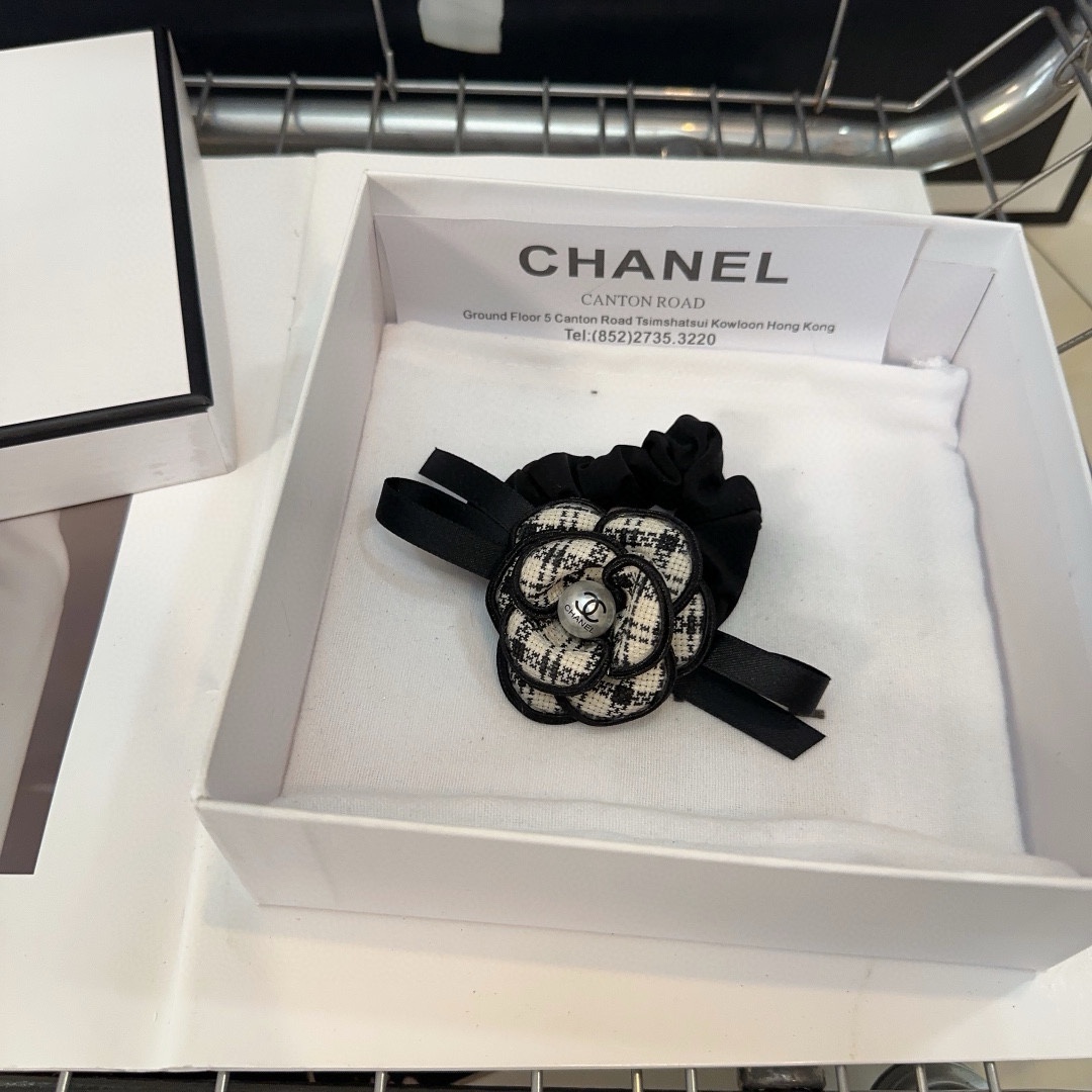 [TOP] CHANEL Camellia Flower Hair Loop - Black