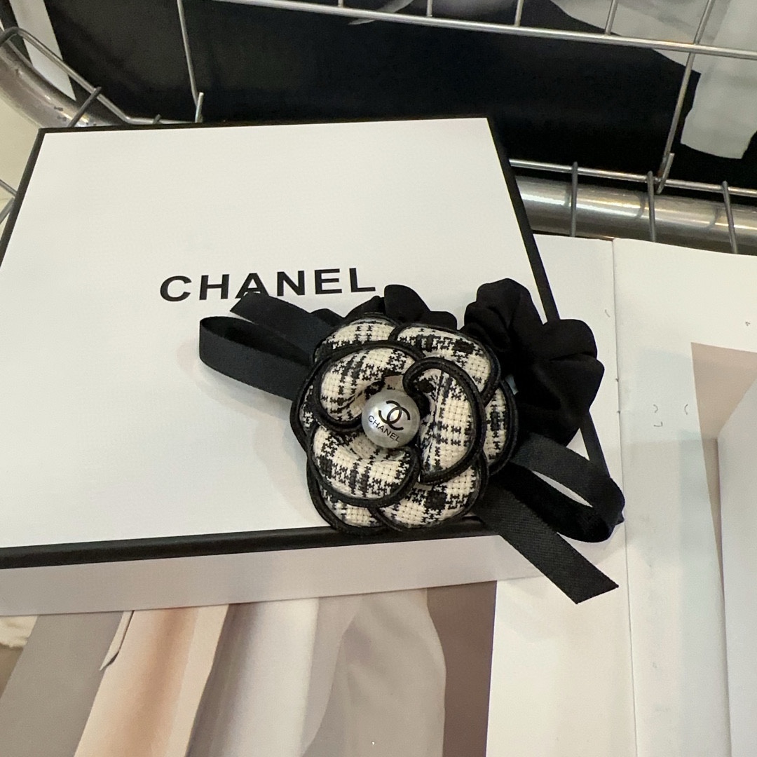 [TOP] CHANEL Camellia Flower Hair Loop - Black