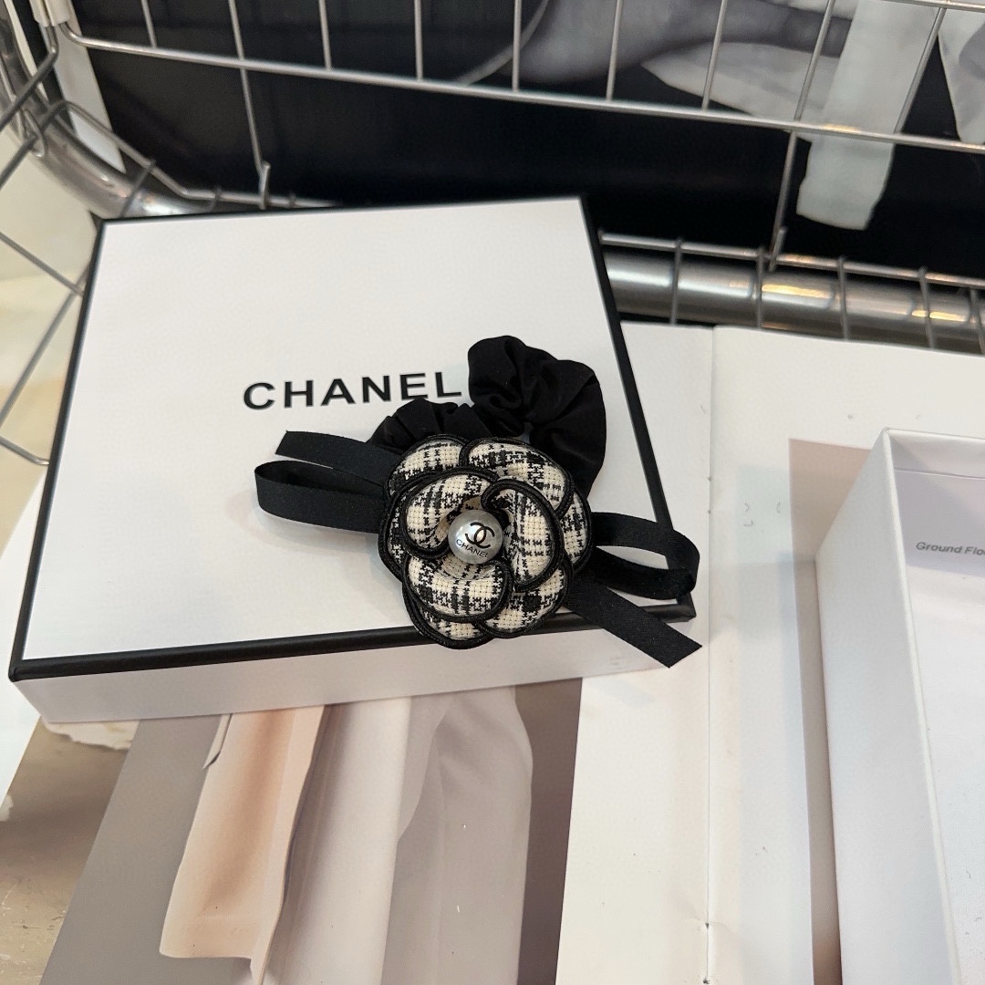 [TOP] CHANEL Camellia Flower Hair Loop - Black