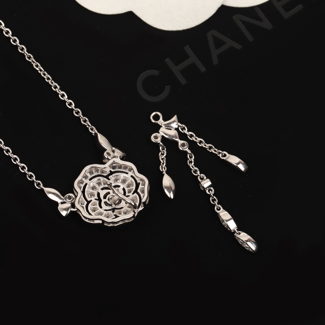 [TOP] CHANEL Camellia Necklace