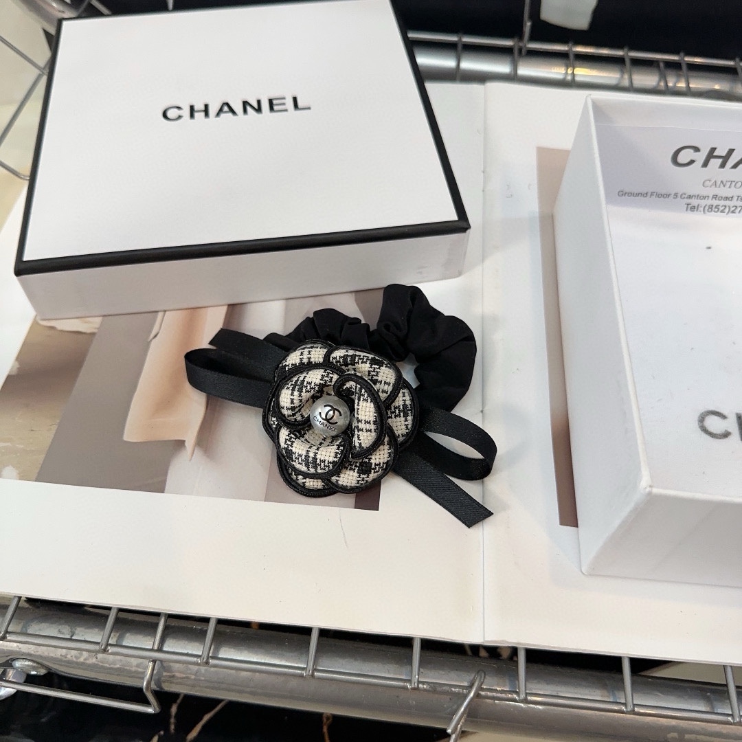 [TOP] CHANEL Camellia Flower Hair Loop - Black