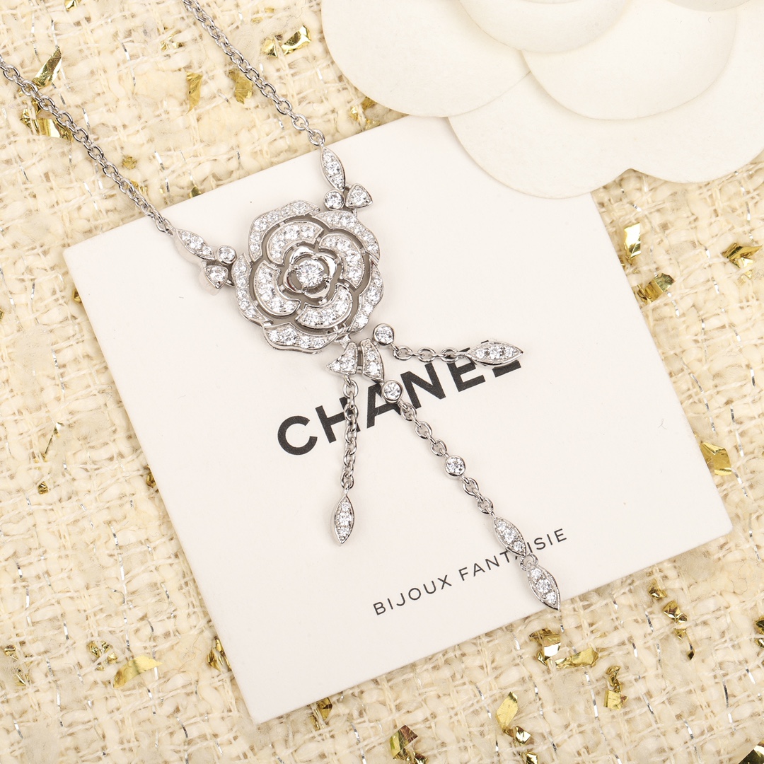 [TOP] CHANEL Camellia Necklace