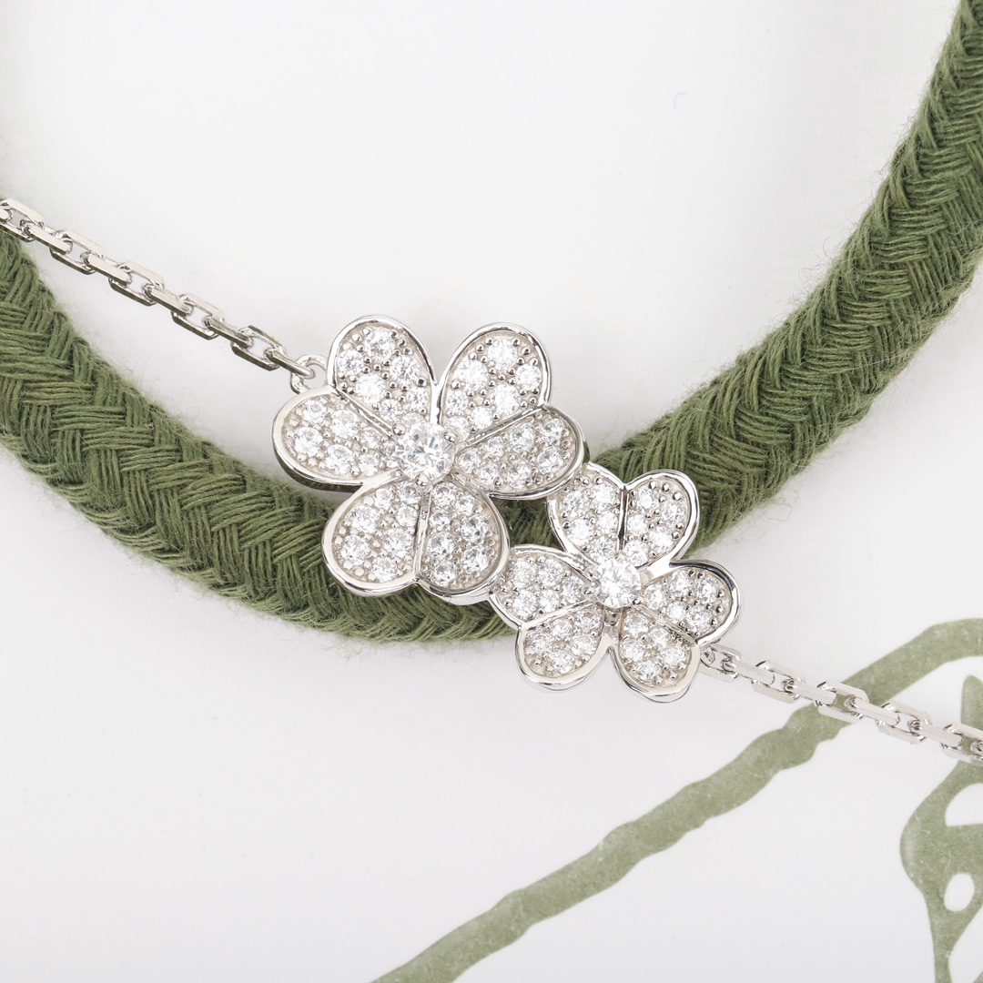 [TOP] Van Cleef & Arpels VCA 5 Flowers Bracelet - Sliver