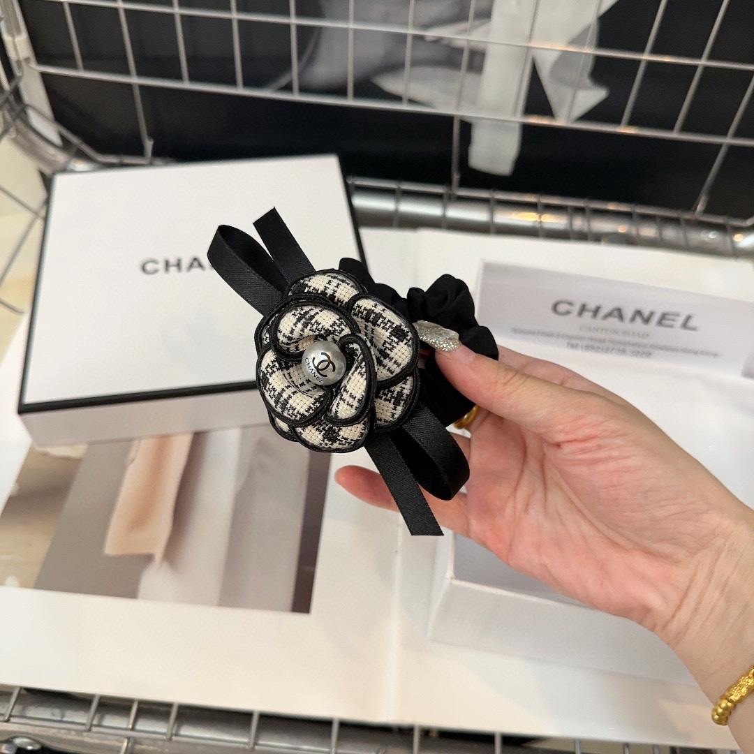 [TOP] CHANEL Camellia Flower Hair Loop - Black