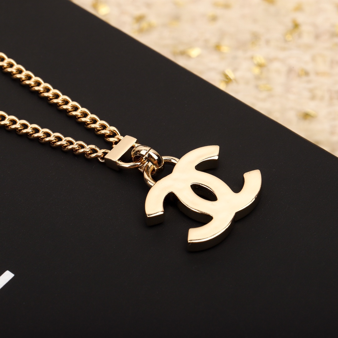 [TOP] CHANEL CC Enamel Necklace-Black