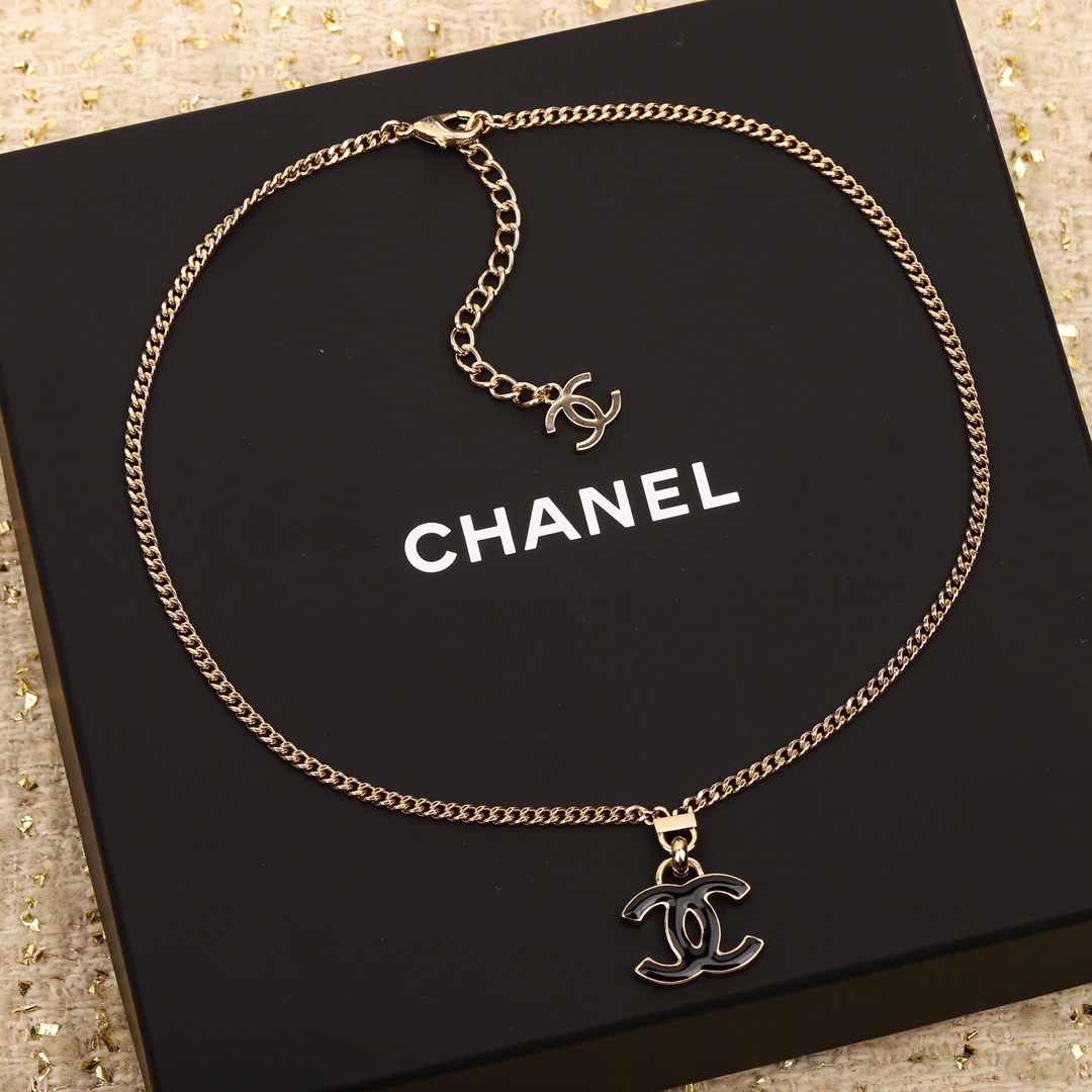 [TOP] CHANEL CC Enamel Necklace-Black