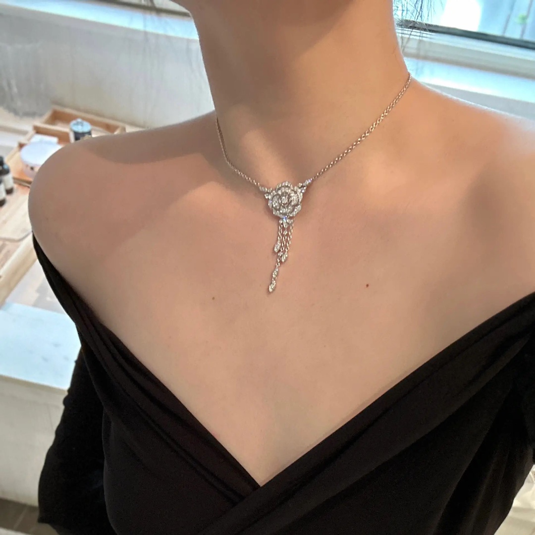 [TOP] CHANEL Camellia Necklace