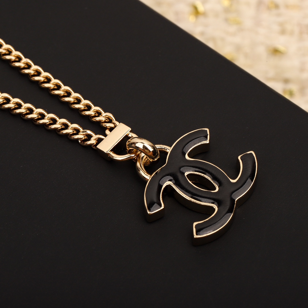 [TOP] CHANEL CC Enamel Necklace-Black