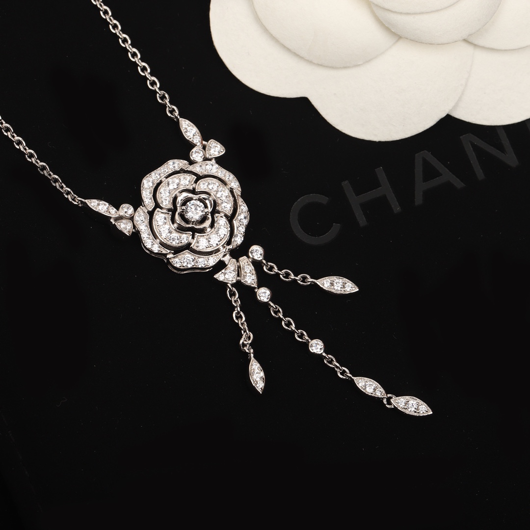 [TOP] CHANEL Camellia Necklace