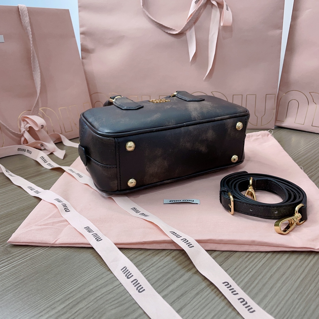 [TOP] Miu Miu Matelasse Pattern Handbags 22X10.5X7.5CM - Black