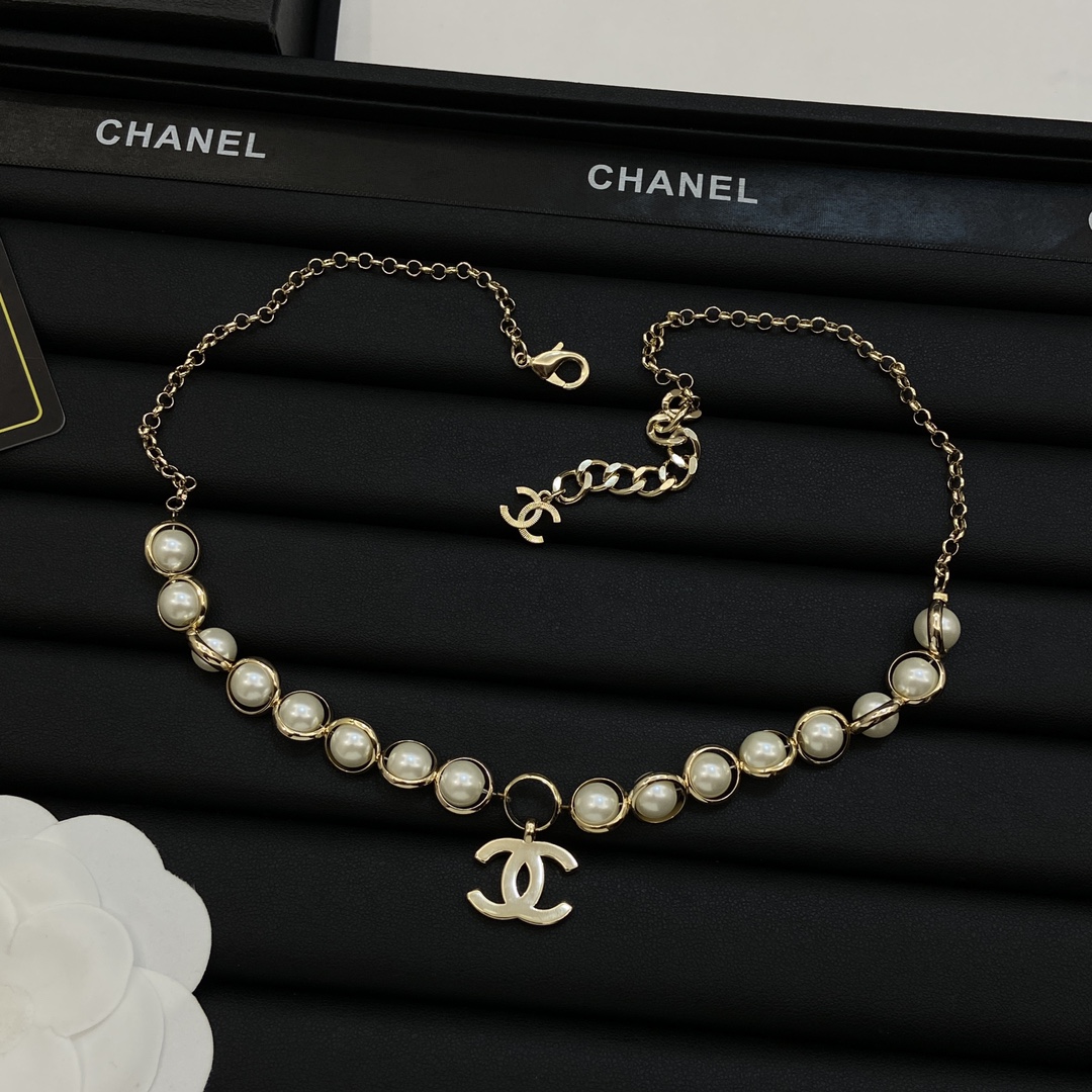 [TOP] CHANEL Pearl CC Necklace