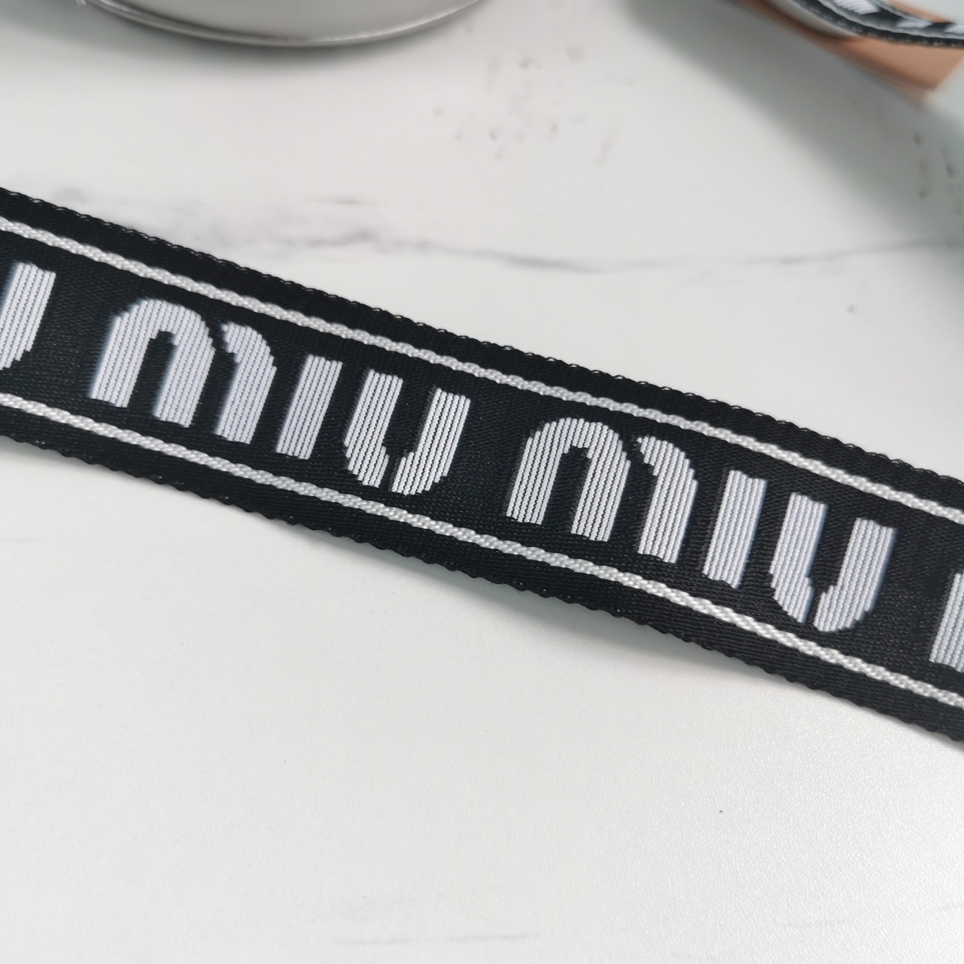 [TOP] Miu Miu Small Round Cake Chain Packs 5X4.5X15cm - 2 Colors