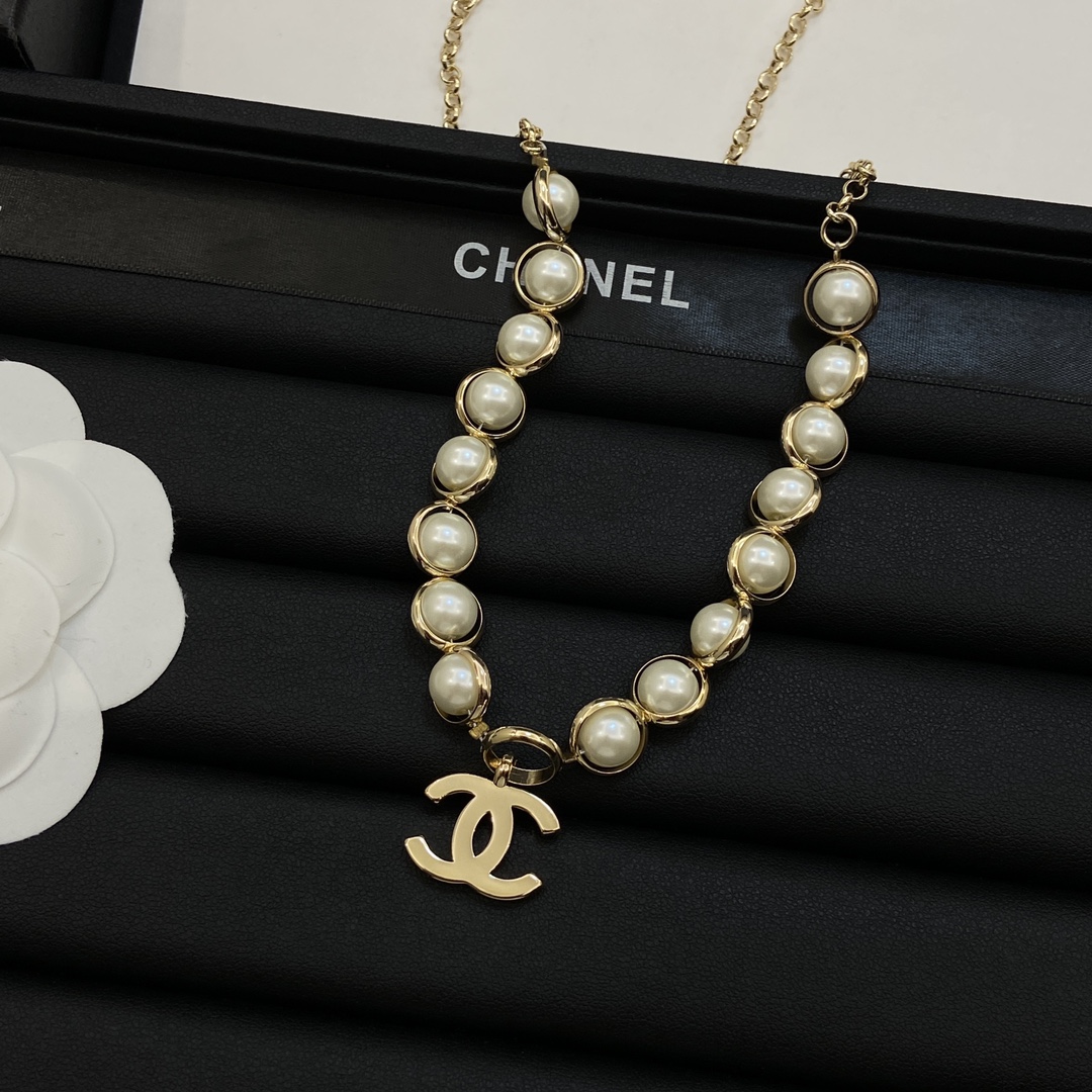 [TOP] CHANEL Pearl CC Necklace