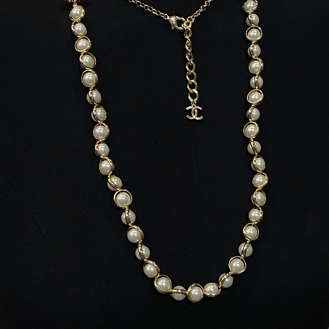 [TOP] CHANEL Pearl Necklace