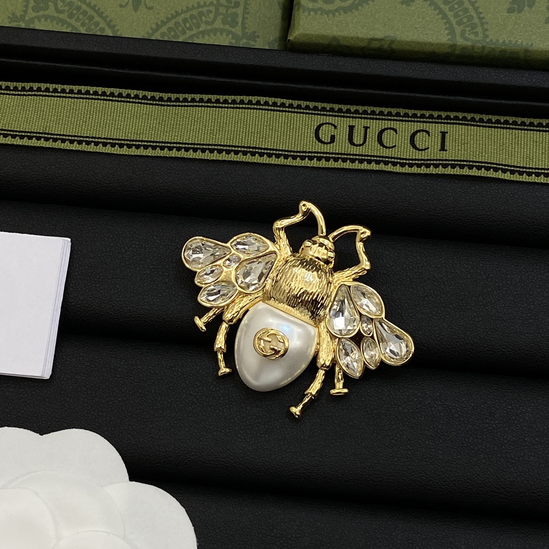 [TOP] GUCCI Bee Brooch - Gold