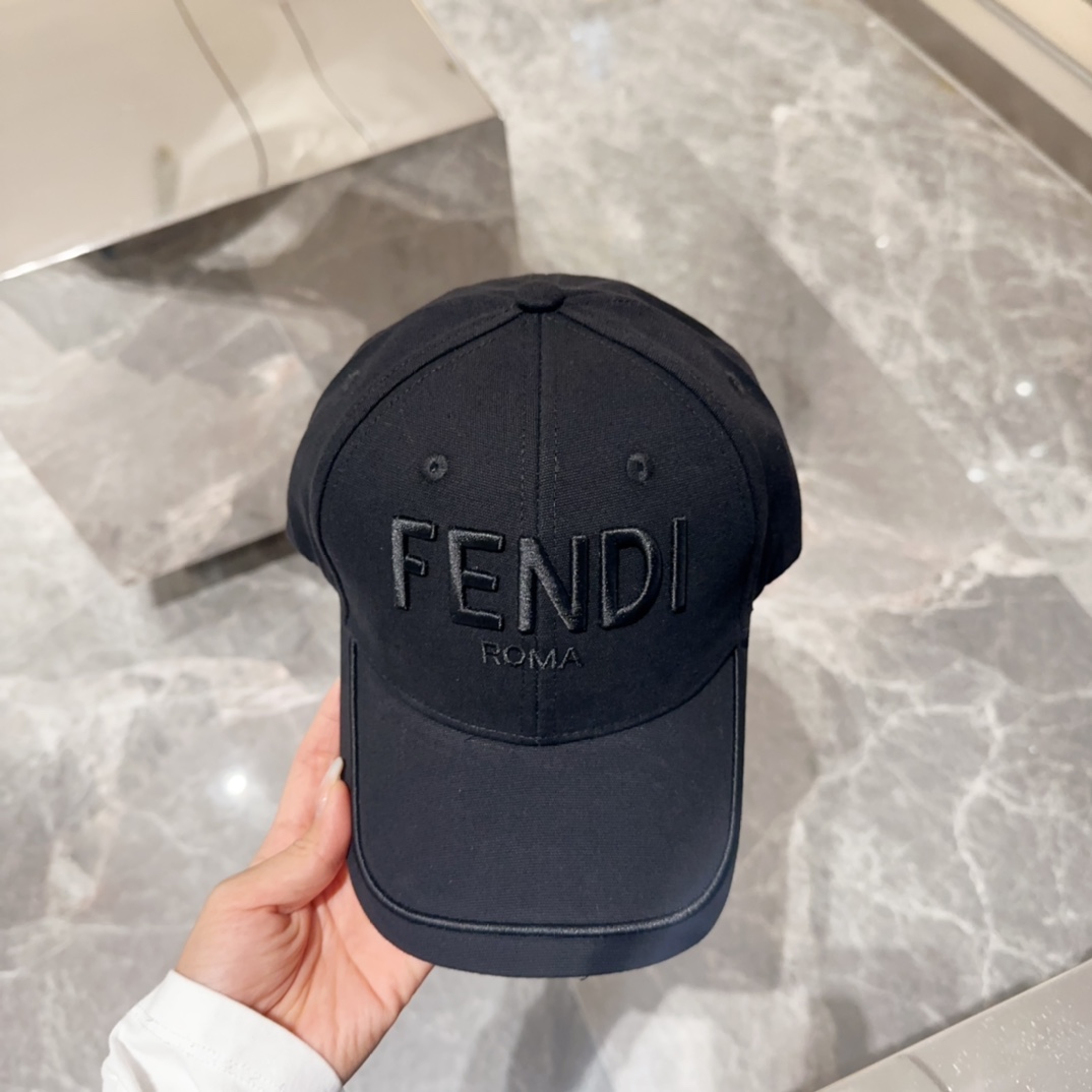 [TOP] FENDI Leisure Baseball Cap - Two Colors