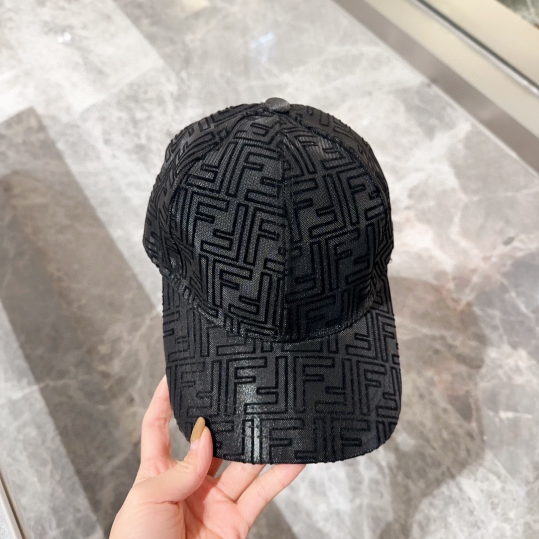 [TOP] FENDI Leisure Baseball Cap - Two Colors