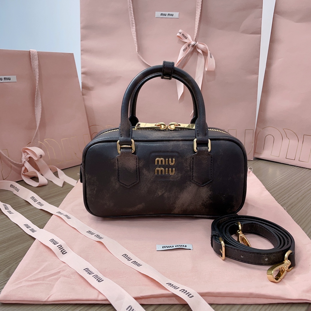 [TOP] Miu Miu Matelasse Pattern Handbags 22X10.5X7.5CM - Black