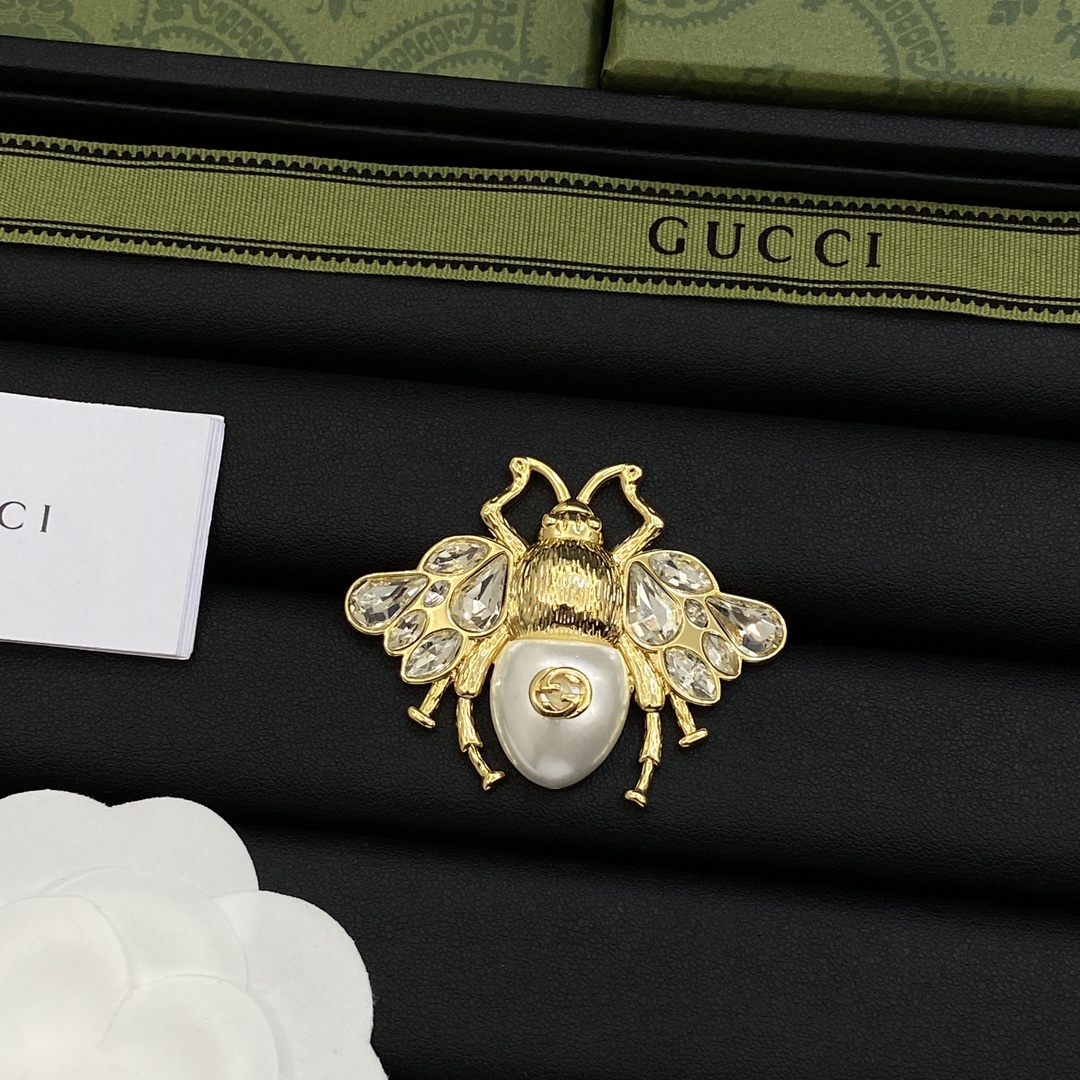 [TOP] GUCCI Bee Brooch - Gold