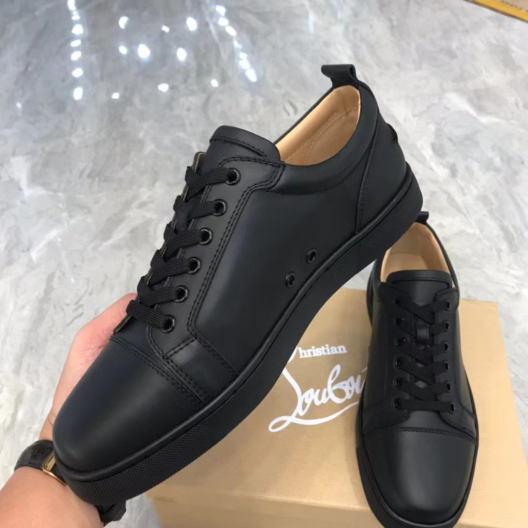 [TOP] Christian Louboutin Sneaker-2 Colors