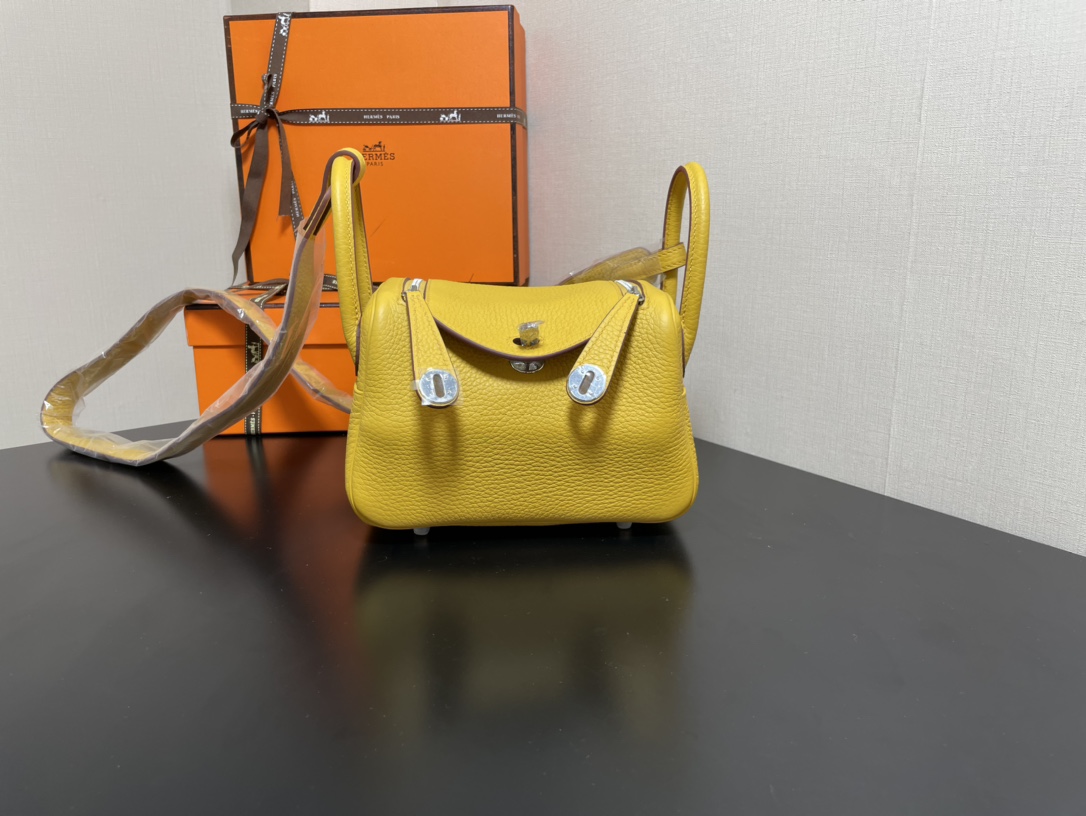 [TOP] HERMES Mini Lindy Taurillon Clemence Leather 19 CM - BiJaune Ambre & GHW/SHW