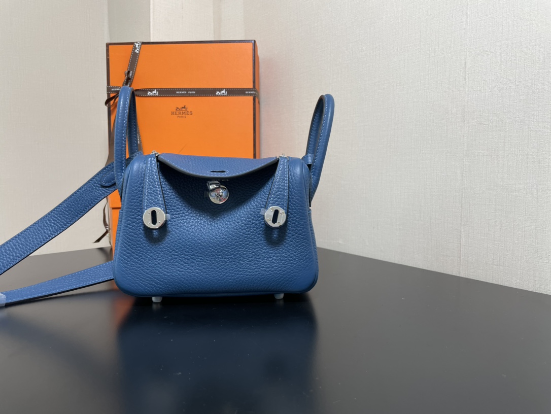 [TOP] HERMES Mini Lindy Taurillon Clemence Leather 19 CM - Deep Bleu & GHW/SHW