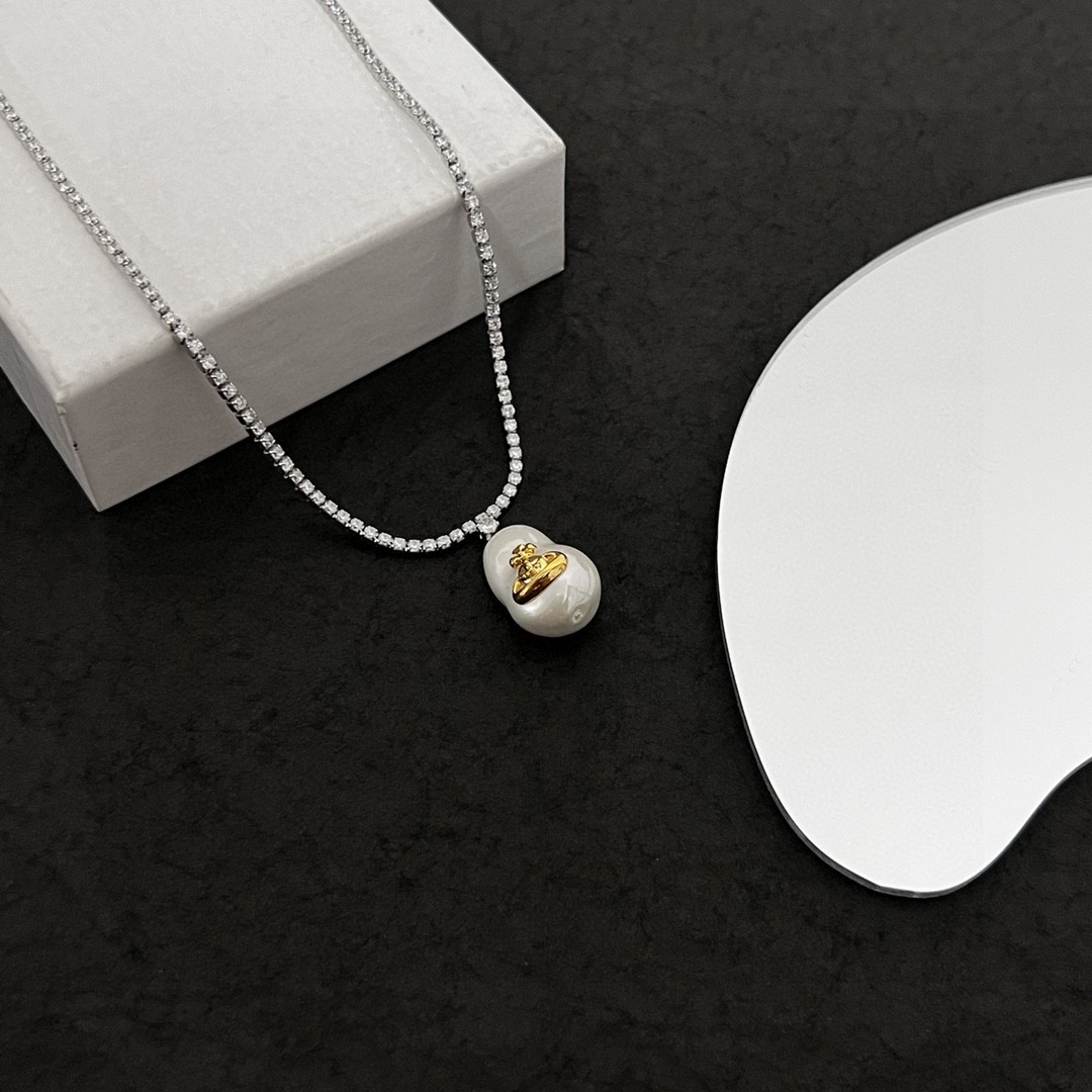 [TOP] Vivienne Westwood  Saturn Necklace