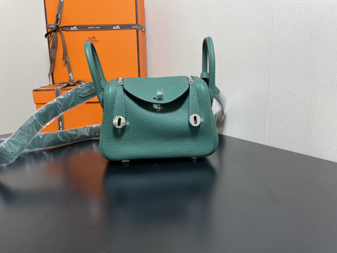 [TOP] HERMES Mini Lindy Taurillon Clemence Leather 19 CM - Malachite & GHW/SHW