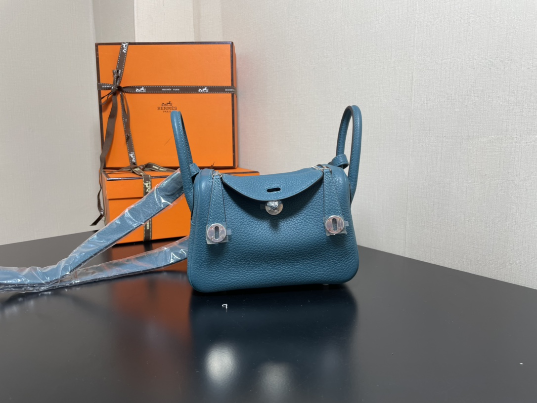 [TOP] HERMES Mini Lindy Taurillon Clemence Leather 19 CM - Bleu de Prusse & GHW/SHW