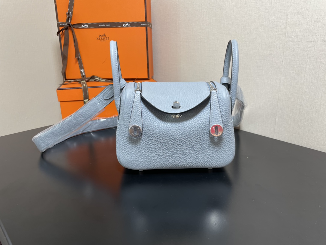 [TOP] HERMES Mini Lindy Taurillon Clemence Leather 19 CM - Bleu Glacier & GHW/SHW