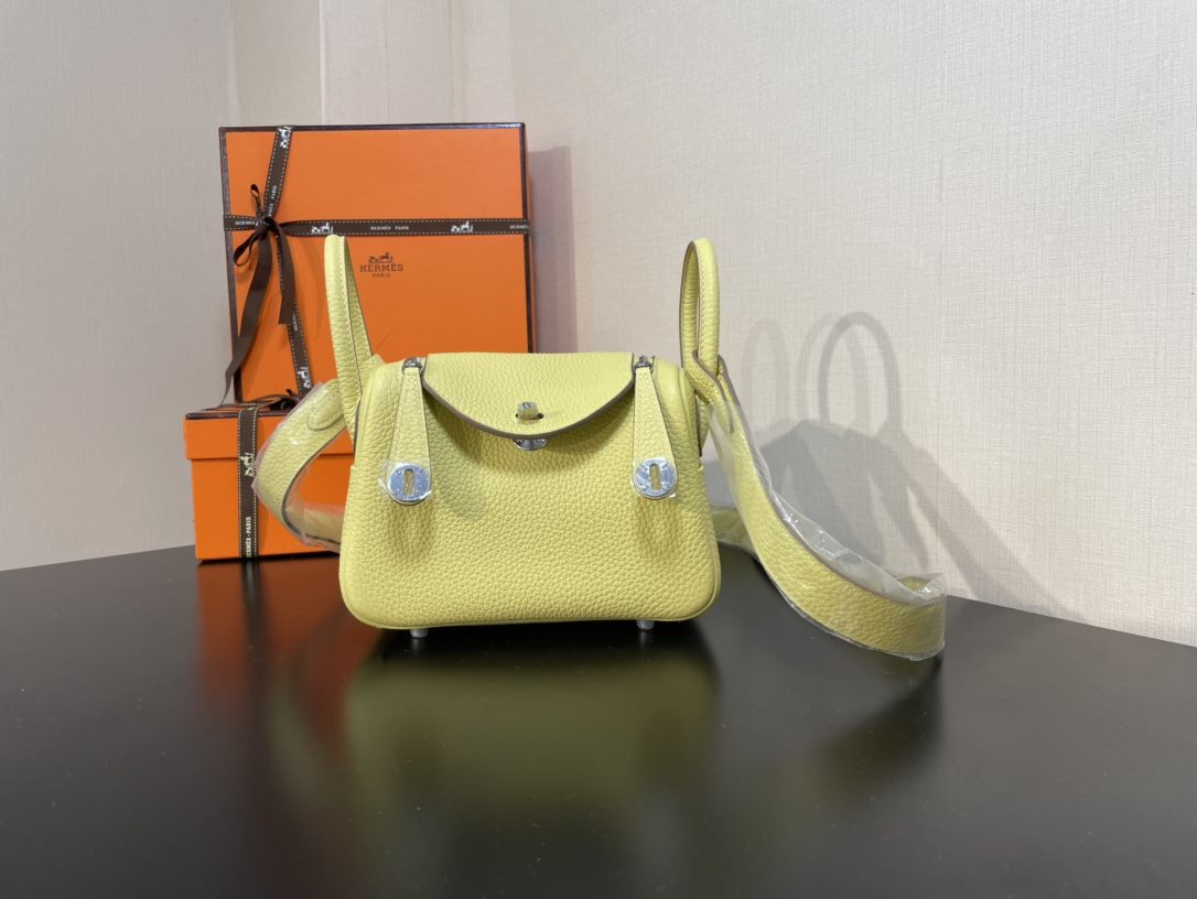 [TOP] HERMES Mini Lindy Taurillon Clemence Leather 19 CM - Jaune Poussin & GHW/SHW