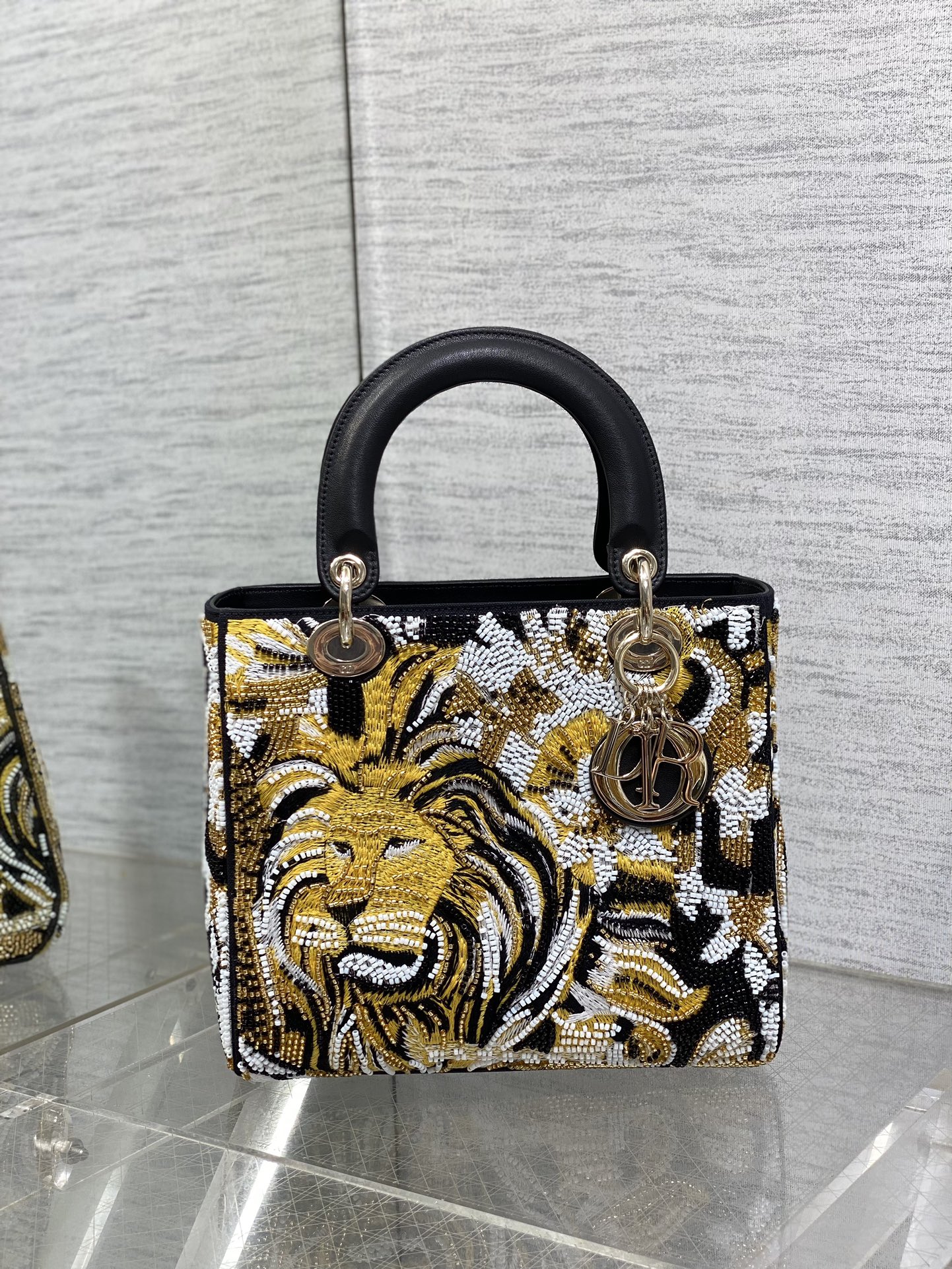 [TOP] Christian Dior Medium Lady Dior Bag 24x20x11cm Embroidered Lion Beads