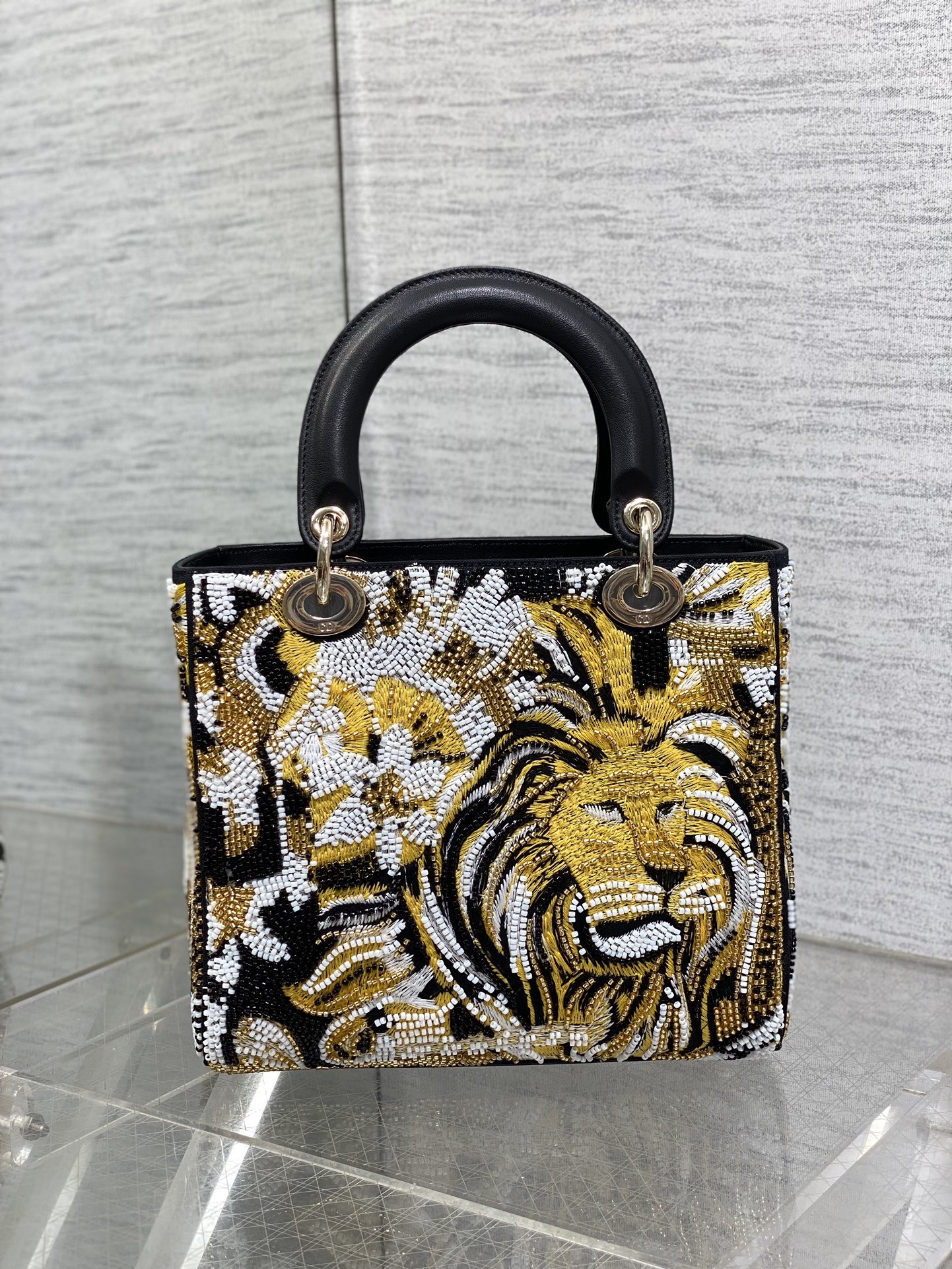 [TOP] Christian Dior Medium Lady Dior Bag 24x20x11cm Embroidered Lion Beads