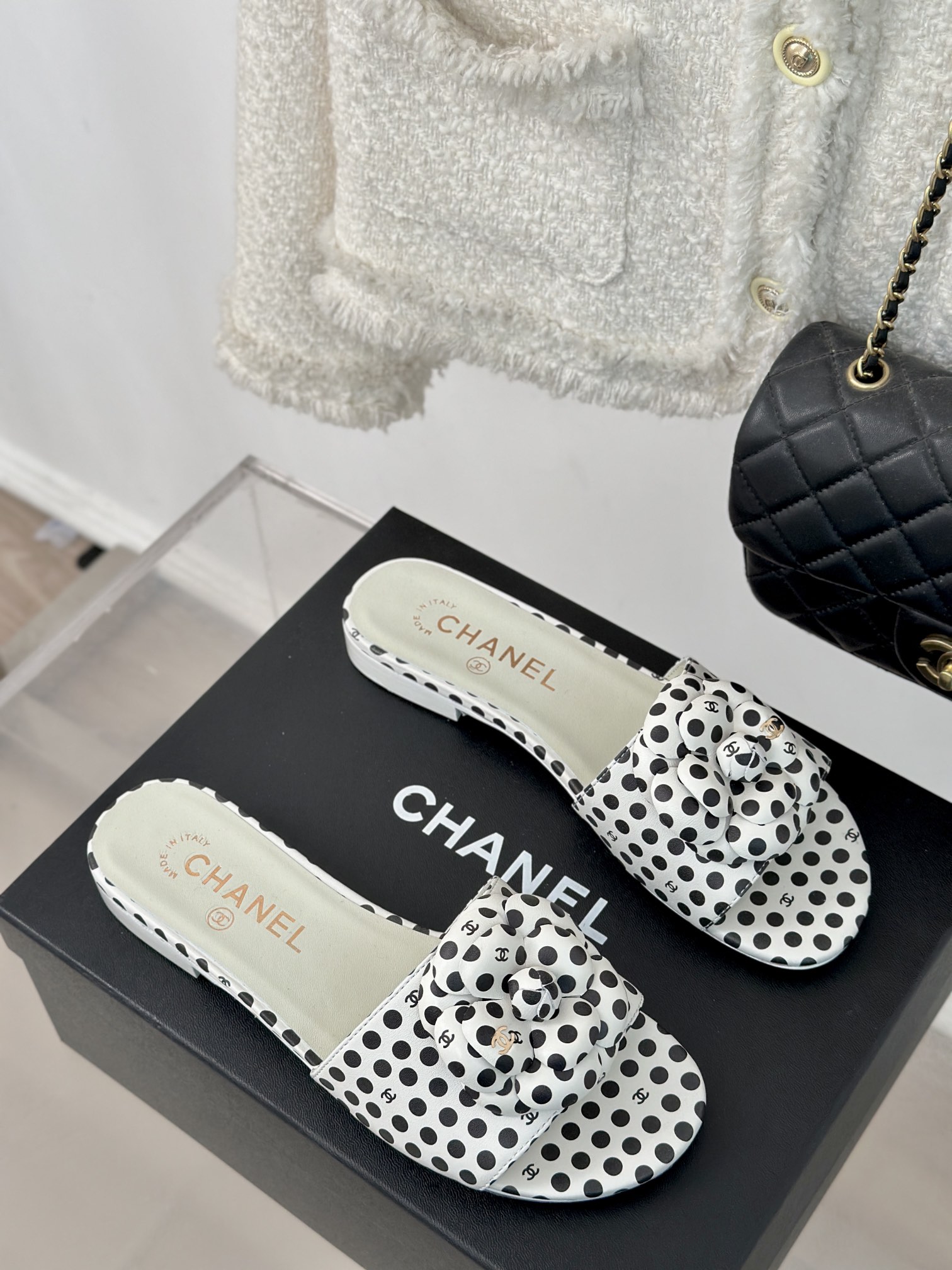 [TOP] CHANEL Camellia Polka Dots Slides - 2 Color